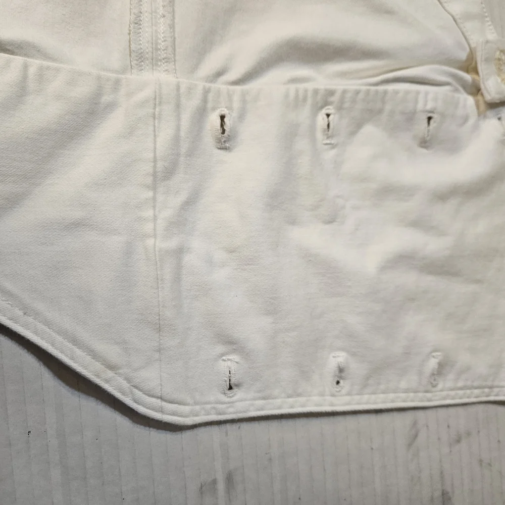 Stylish White Buttoned Top - Picture 9 of 12